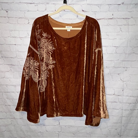 Sundance Dreams in Harvest
Carmel Embroidered Velvet Top size XXL - Picture 2 of 7